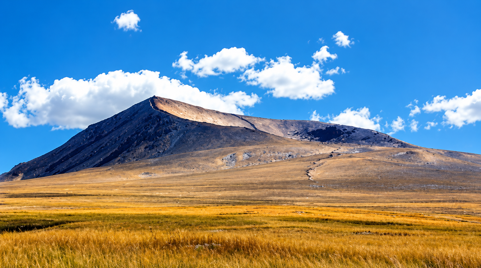 Shiliin Bogd Mountain landscape